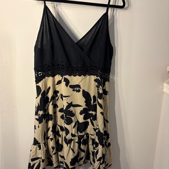 Black and Cream V-Neck Spaghetti Strap Midi Dress - Picture 3 of 15